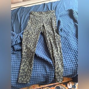 Sweaty Betty leopard print leggings never worn